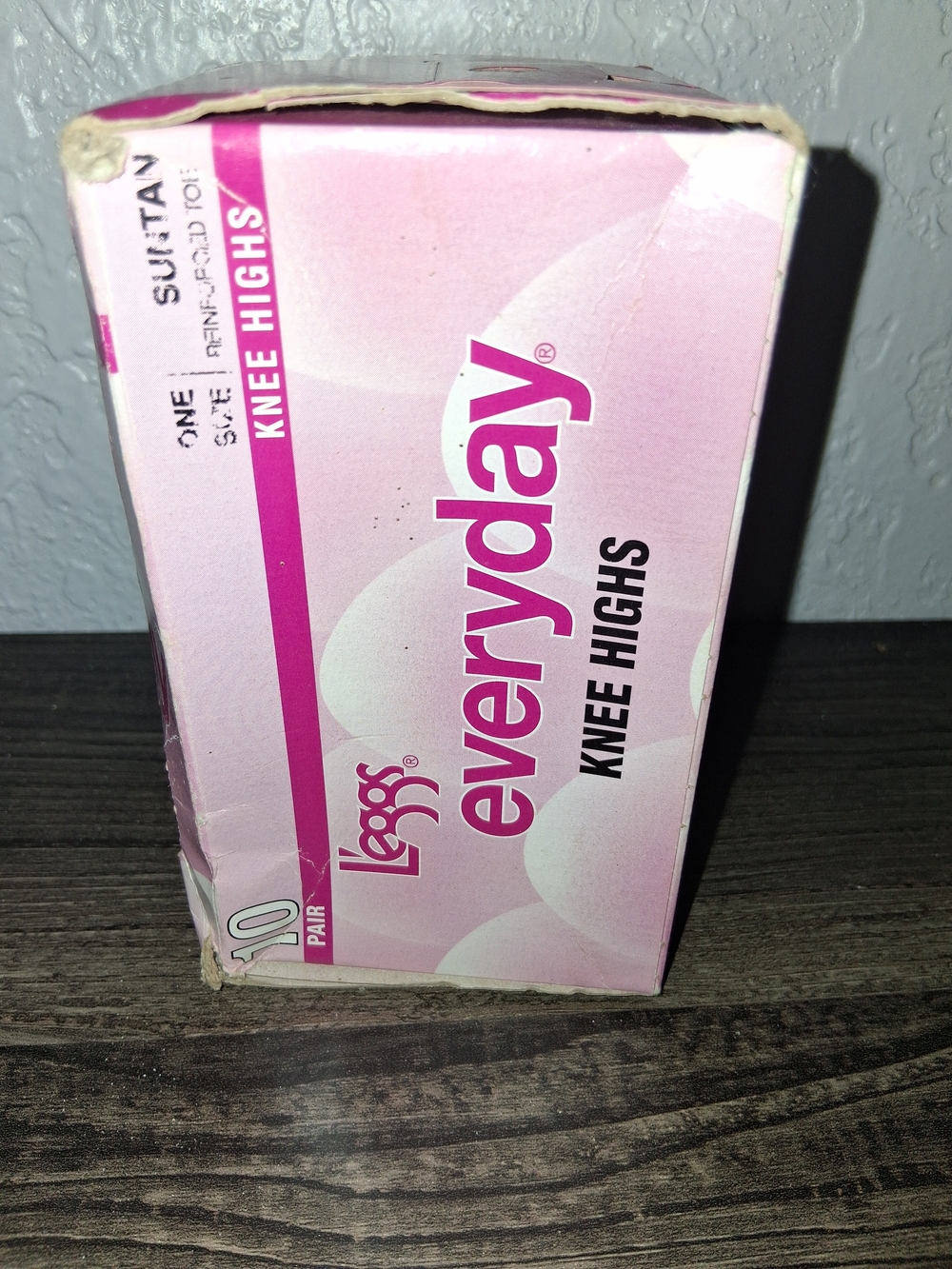 Vintage L'eggs Everyday Knee Highs 10 Pair Box One Size Suntan Reinforced Toe - Picture 2 of 6